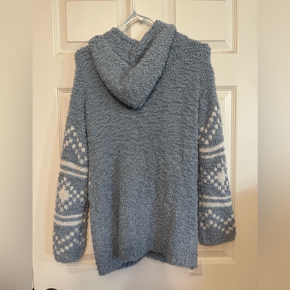 Twine And String Cozy Knitted Aztec Print Sweater With Hoodie - Picture 5 of 5